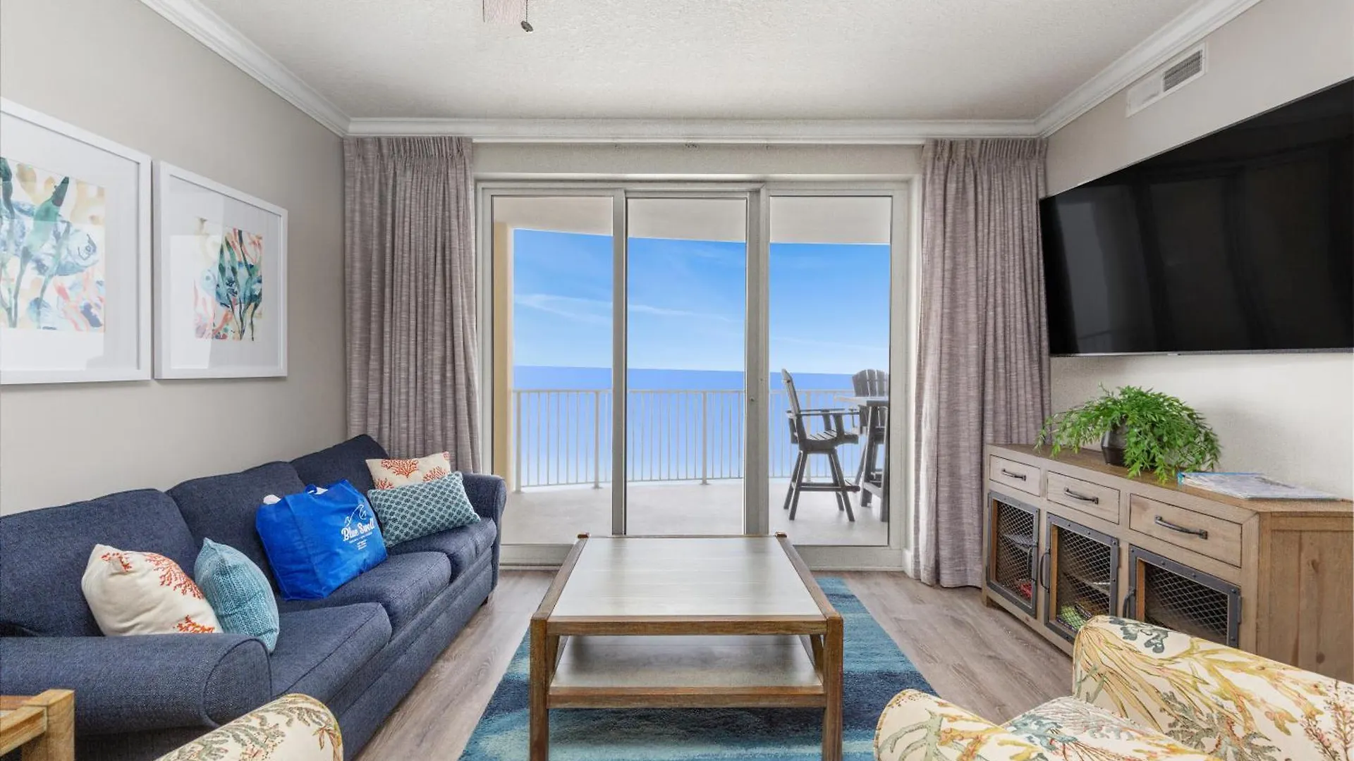 Beautiful Ocean Views! 2-Bedroom, 2-Bathroom! Resort Pools! Panama City Beach USA