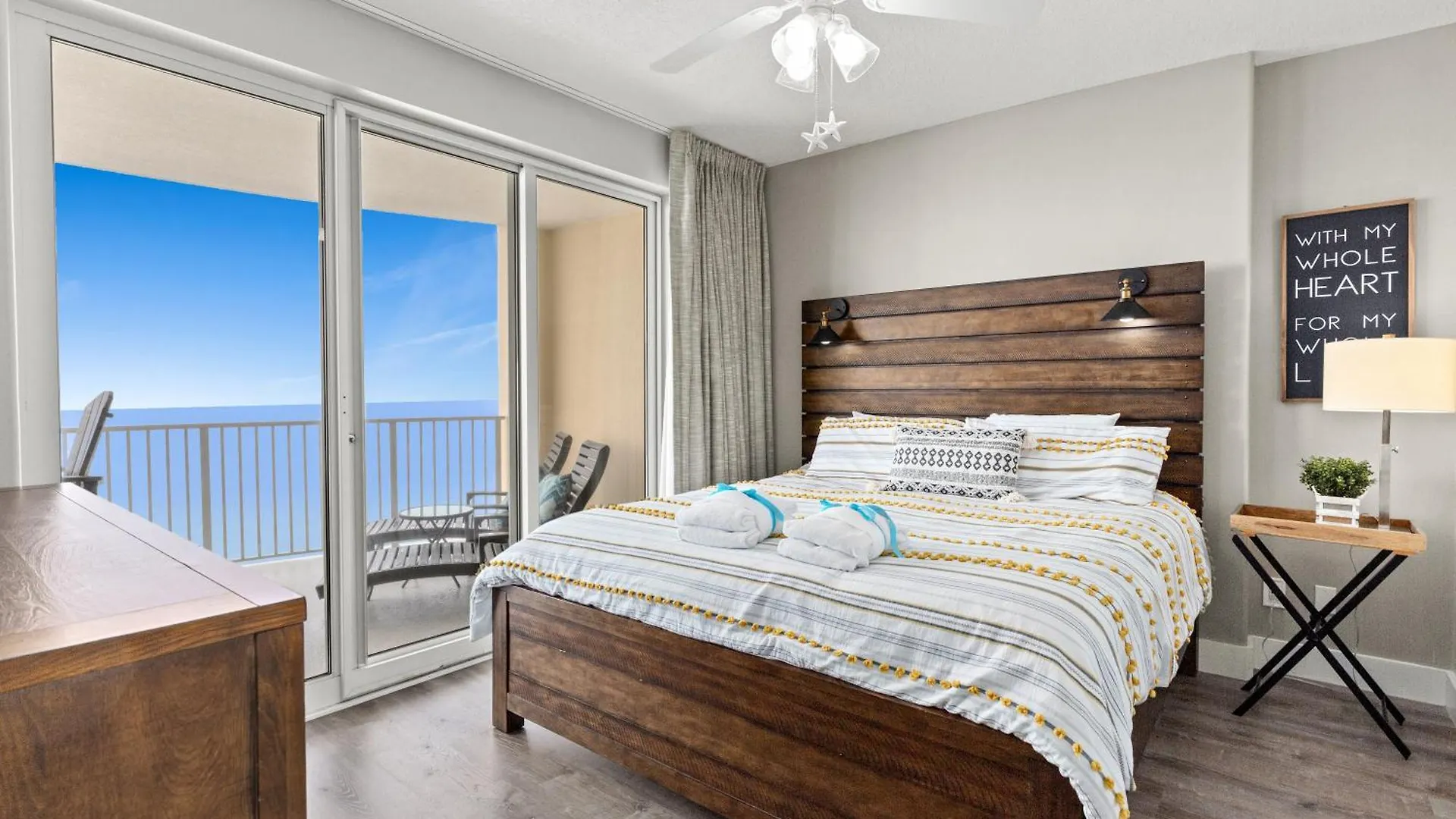 Beautiful Ocean Views! 2-Bedroom, 2-Bathroom! Resort Pools! Panama City Beach Holiday home