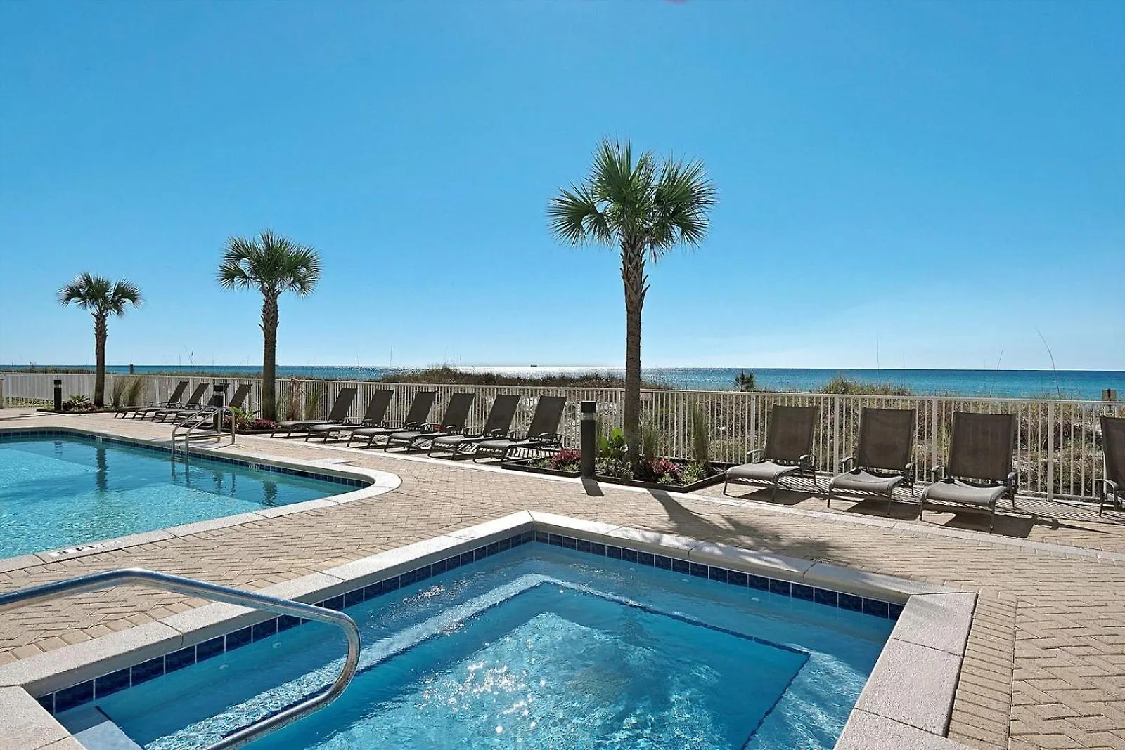 Beautiful Ocean Views! 2-Bedroom, 2-Bathroom! Resort Pools! Panama City Beach Holiday home